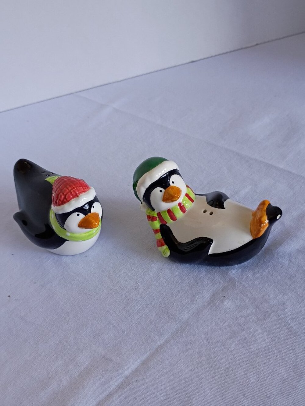 CHRISTMAS PEMGUIN SALT AND PEPPER SHAKERS